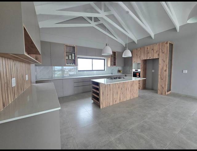 4 BEDROOM HOUSE FOR SALE IN DA GAMA BAY